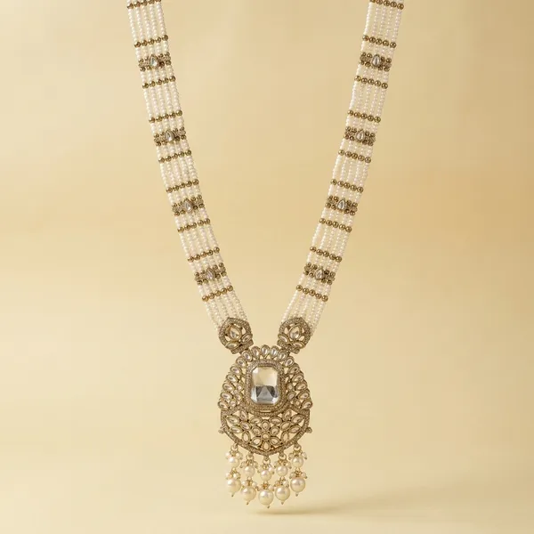 Elegant_Silver_Toned_Crystal_Necklace_With_Ornate_Pendant