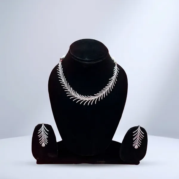Silver_Elegant_Velvet_Necklace_Set_With_Feather_Design
