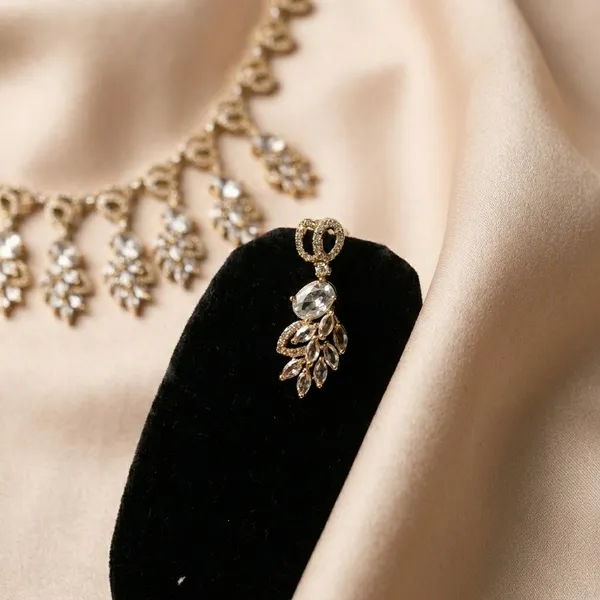 Elegant_Silver_Toned_Anklet_With_Floral_Motif_And_Matching_Toe_Ring