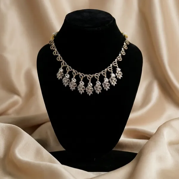 Elegant_Silver_Toned_Anklet_With_Floral_Motif_And_Matching_Toe_Ring