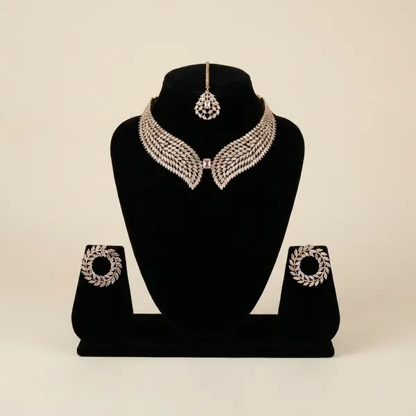 Golden_Necklace_Set_With_White_Stone_For_Women