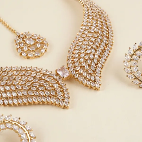 Golden_Necklace_Set_With_White_Stone_For_Women