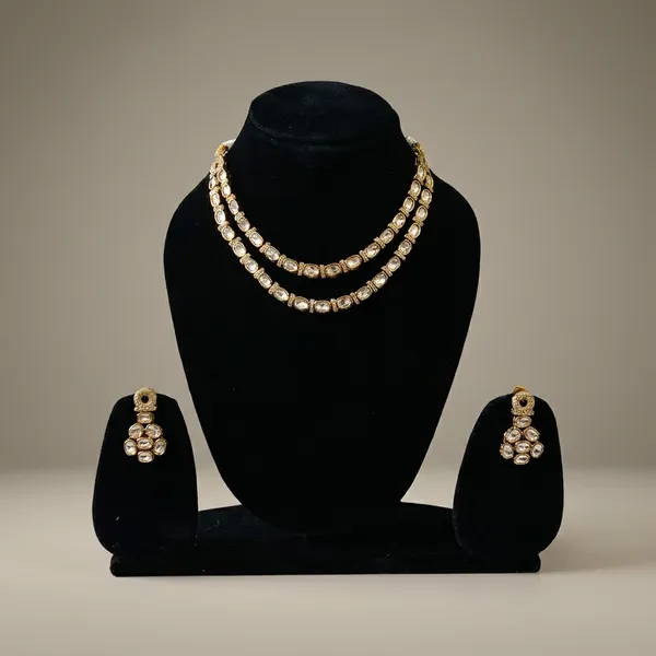 Traditional_Golden_Kundan_Necklace_Set_With_Earrings_For_Women