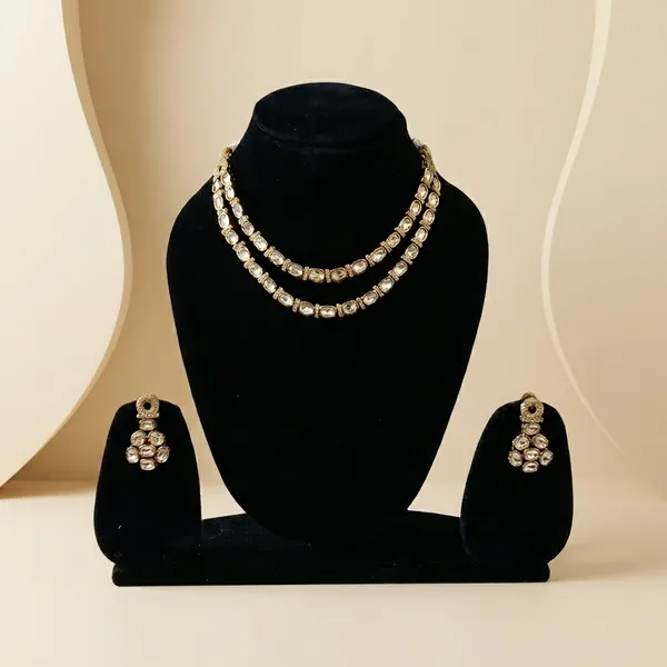 Traditional_Golden_Kundan_Necklace_Set_With_Earrings_For_Women