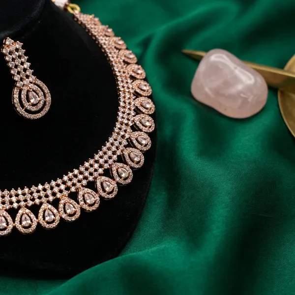 Golden_And_Light_Pink_Necklace_Set_For_Women