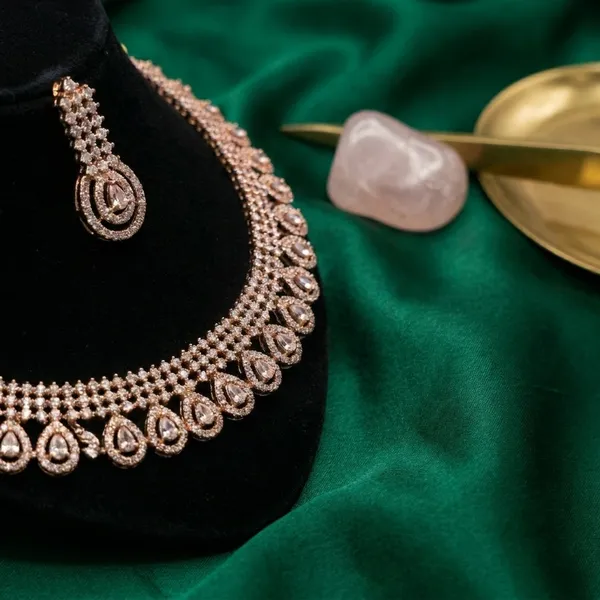 Golden_And_Light_Pink_Necklace_Set_For_Women