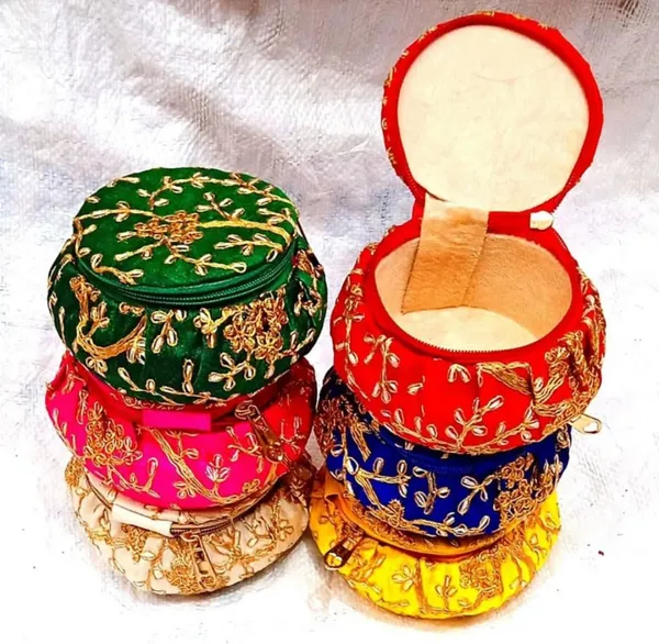 Embroidered_Silk_Jewelry_Storage_Box_Round_Zip_Pouch_With_Traditional_Design