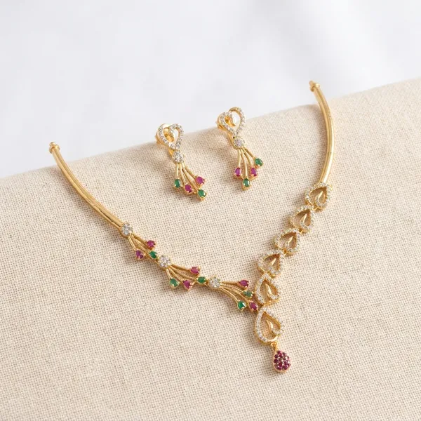 Ruby_Green_Elegant_Crystal_Flower_Necklace_And_Earrings_Set