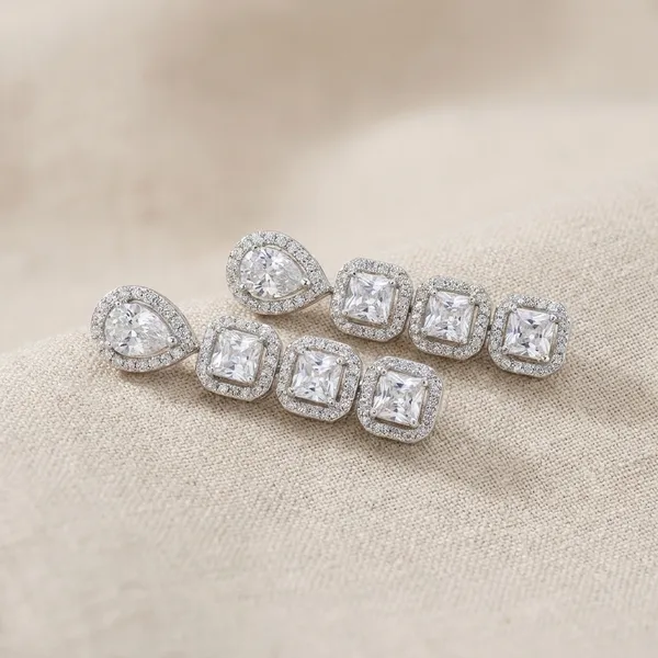 Silver_Tone_Elegant_Crystal_Drop_Earrings