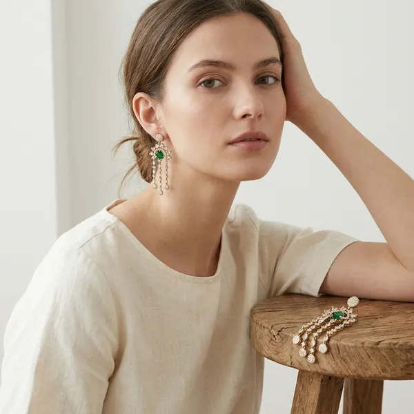 Green_Stone_Elegant_Chandelier_Earrings_With_Crystal_Accents