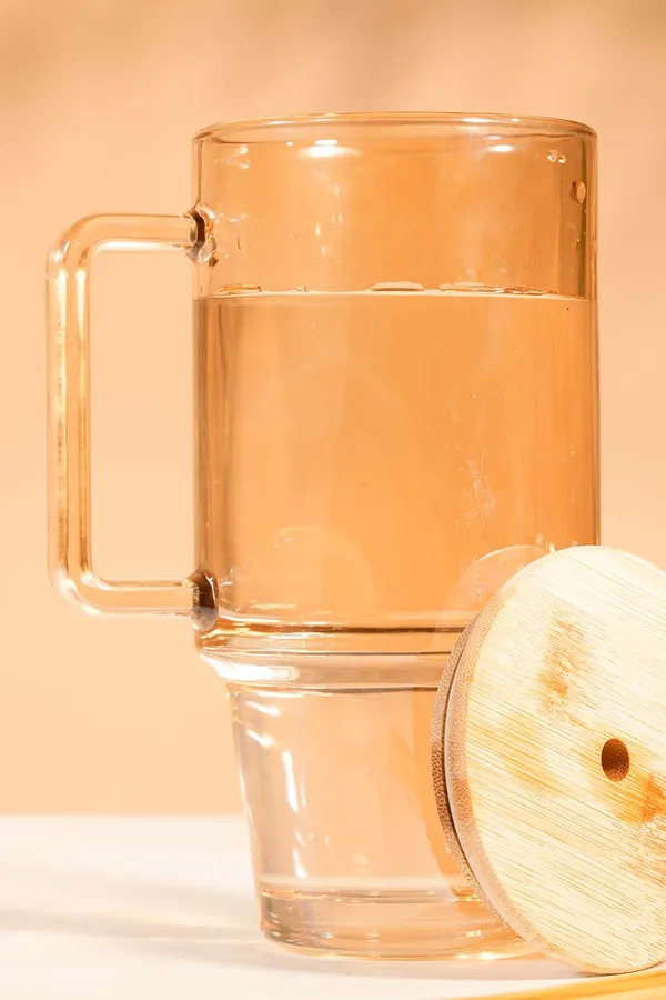 Stam_Amber_Glass_Tumbler_With_Wooden_Lid_Glass_Straw_750Ml