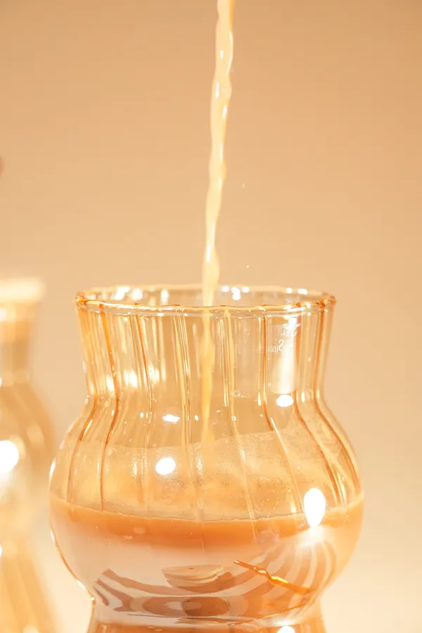 Amber_Wave_Glass_Tumbler_With_Wooden_Lid_Glass_Straw_Set_Of_2_480Ml
