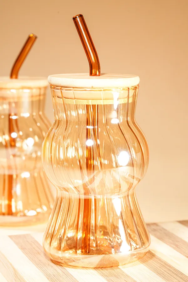 Amber_Wave_Glass_Tumbler_With_Wooden_Lid_Glass_Straw_Set_Of_2_480Ml