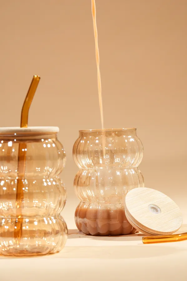 Amber_Hive_2_0_Glass_Tumbler_With_Wooden_Lid_Glass_Straw_Set_Of_2_600Ml