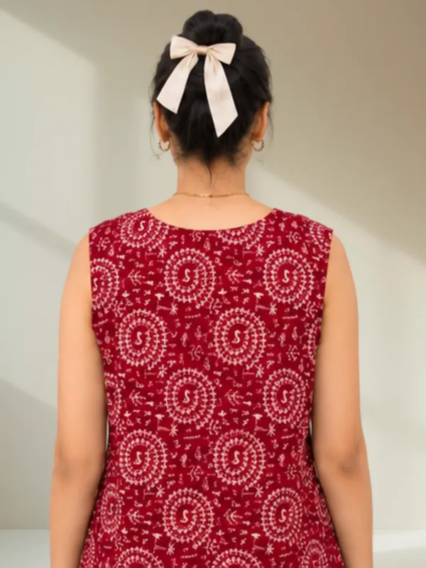Maroon_Warli_Tribal_Print_Sleeveless_Cotton_Top_for_Women