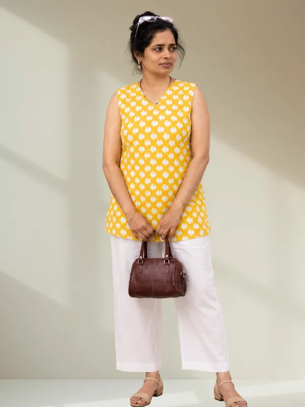 Yellow_Scattered_Petal_Motif_Print_Sleeveless_Cotton_Top