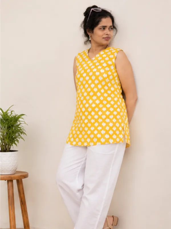 Yellow_Scattered_Petal_Motif_Print_Sleeveless_Cotton_Top
