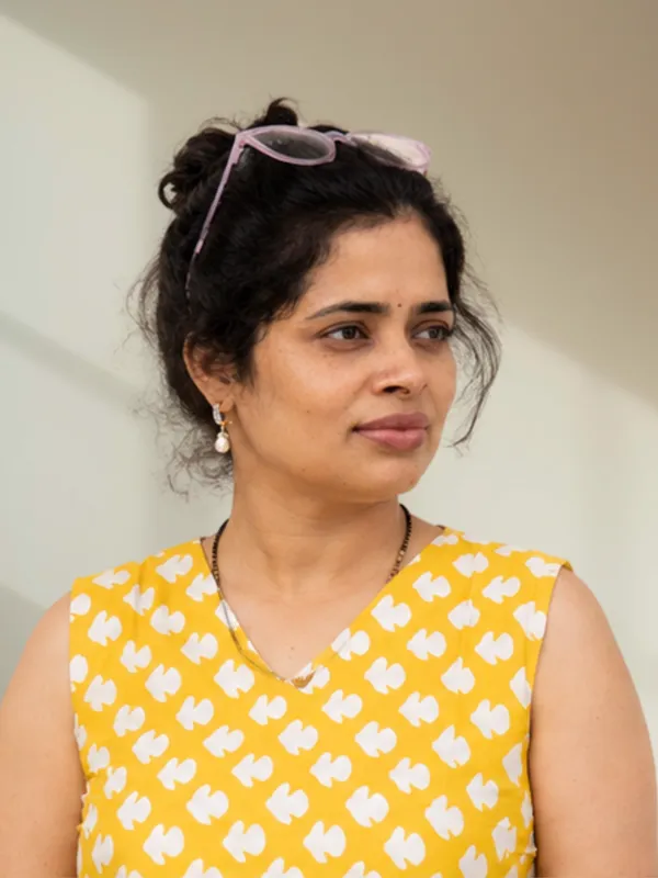 Yellow_Scattered_Petal_Motif_Print_Sleeveless_Cotton_Top