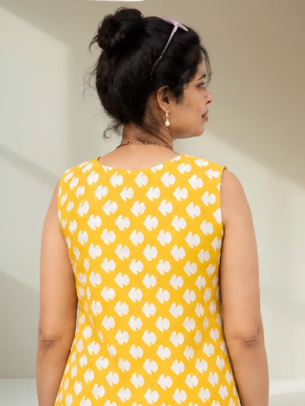 Yellow_Scattered_Petal_Motif_Print_Sleeveless_Cotton_Top