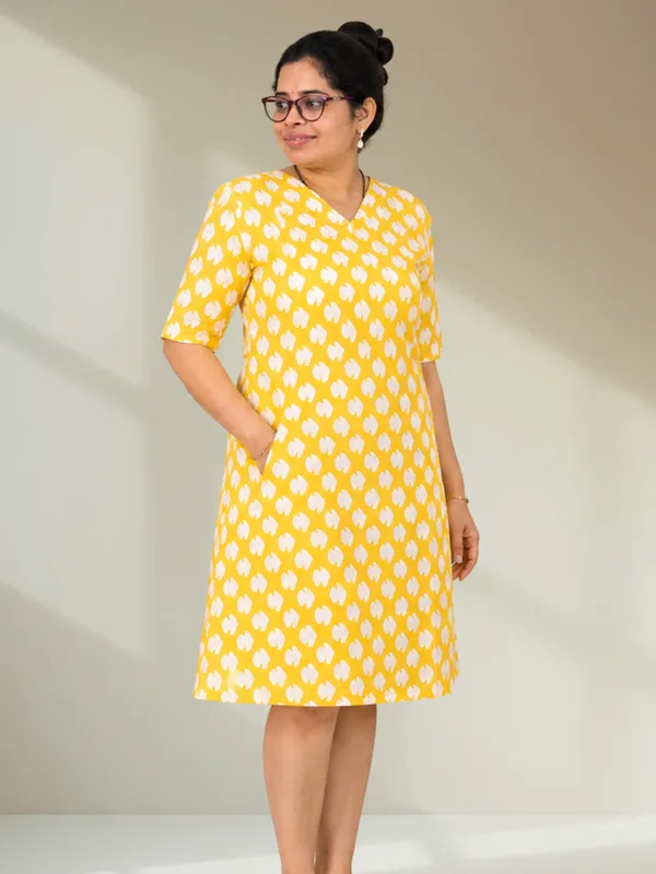 Yellow_and_White_Abstract_Petal_Motifs_Printed_A-Line_Dress