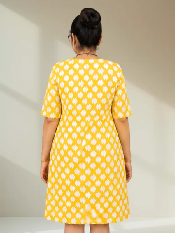 Yellow_and_White_Abstract_Petal_Motifs_Printed_A-Line_Dress