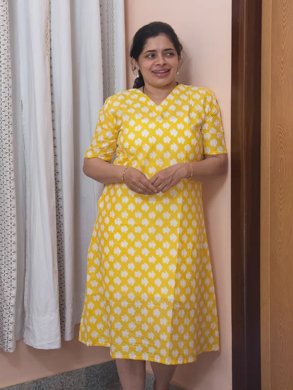 Yellow_and_White_Abstract_Petal_Motifs_Printed_A-Line_Dress