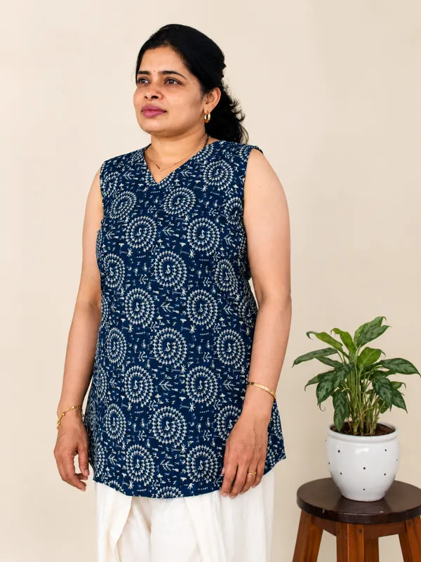 Navy_Blue_Warli_Tribal_Print_Sleeveless_V-Neck_Top