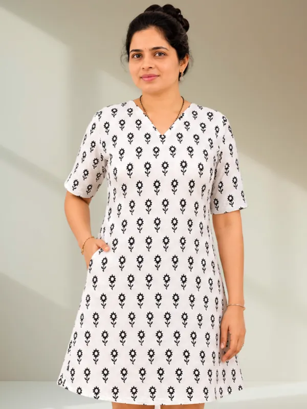 White_Floral_Print_V-Neck_Dress_with_Contrast_Trim