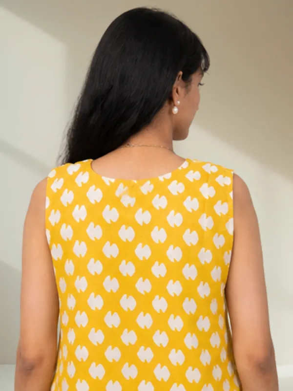 Yellow_Abstract_Petal_Motifs_Sleeveless_Cotton_Top_for_Women