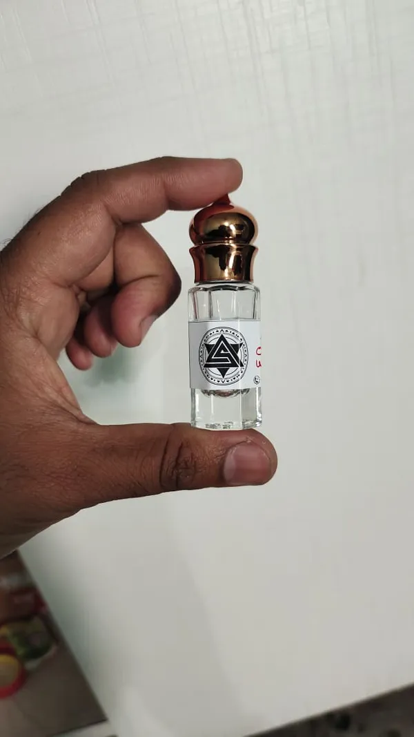 Oud_Wood_-_Luxury_Arabian_Attar
