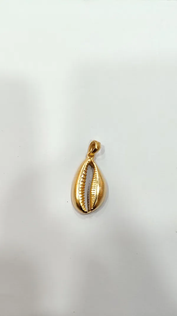 Gold-Plated_Cowrie_Shell_Pendant_Charm