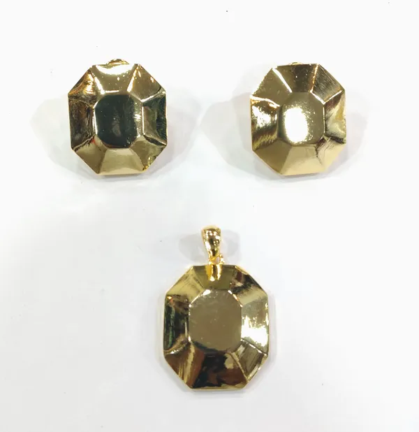 Golden_Octagonal_Pendant_And_Earring_Set