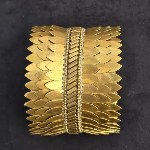 Handcrafted_Golden_Leaf_Bracelet_With_Beaded_Center