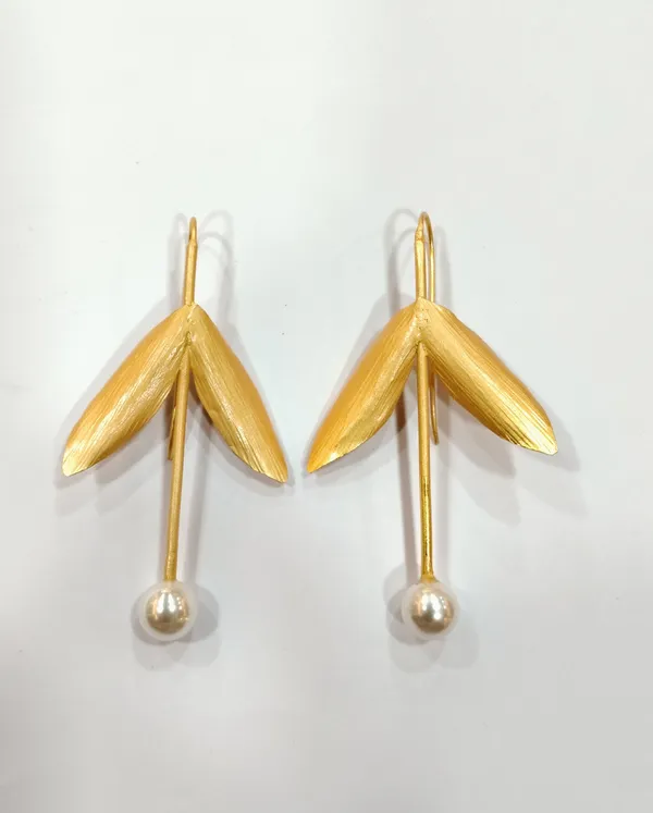 Gold-Toned_Leaf_Drop_Earrings_With_Pearl_Accents