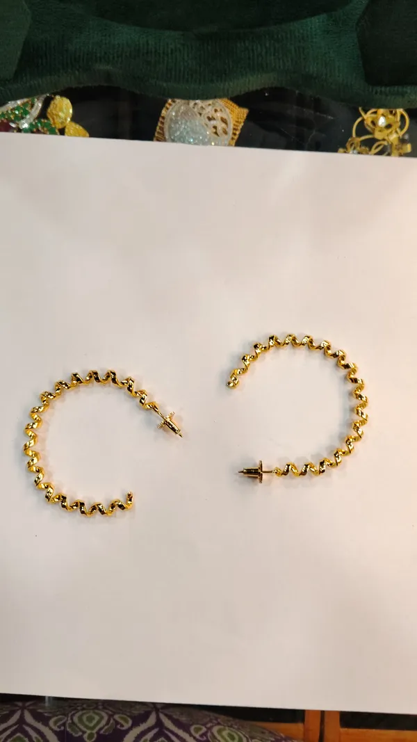 Gold-Toned_Spiral_Twisted_Hoop_Earrings