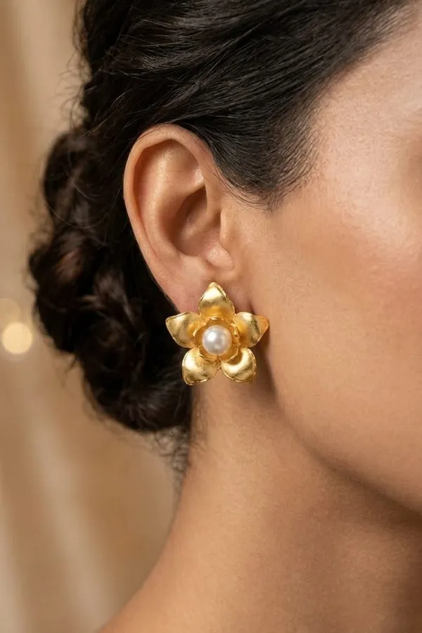 Golden_Flower_Stud_Earrings_With_Pearl_Center