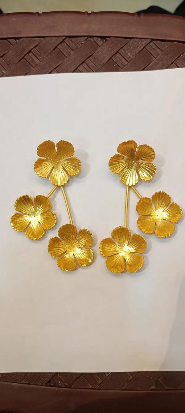 Golden_Floral_Earrings_-_Elegant_3-Petal_Flower_Drop_Dangle_Earrings