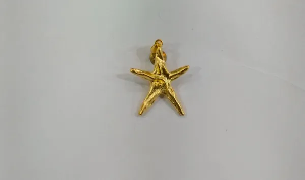 Golden_Starfish_Charm_Pendant