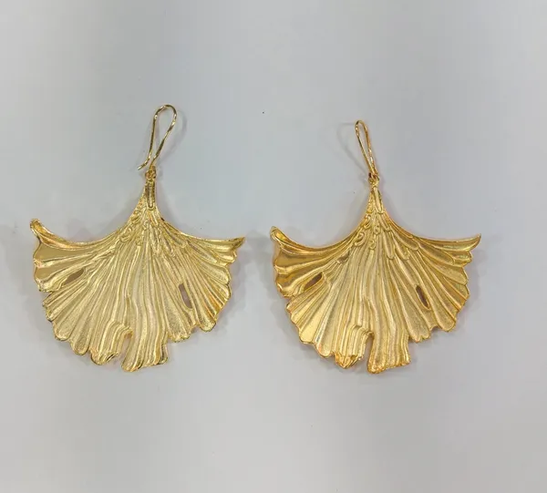 Gold-Plated_Ginkgo_Leaf_Dangle_Earrings