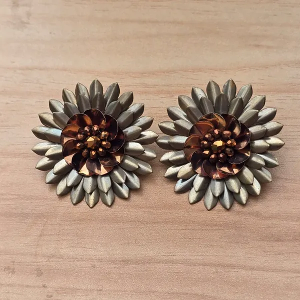 Metallic_Sunflower_Stud_Earrings_With_Crystal_Center