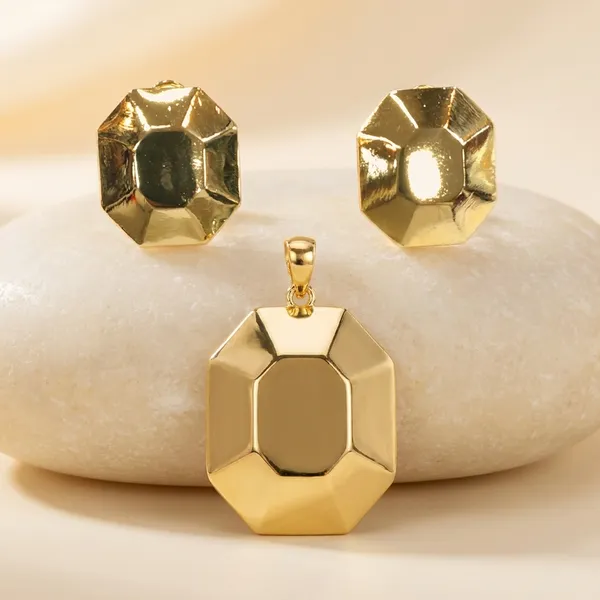 Golden_Octagonal_Pendant_And_Earring_Set