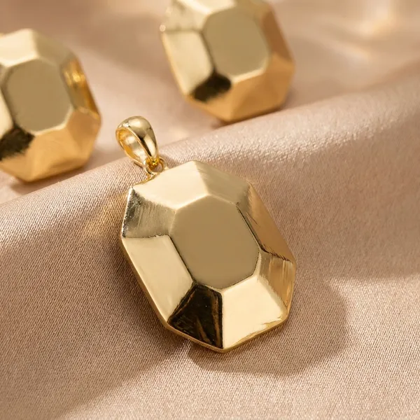 Golden_Octagonal_Pendant_And_Earring_Set