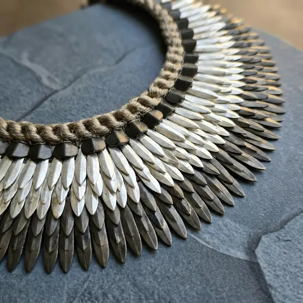 Traditional_Silver-Toned_Statement_Necklace_With_Leaf_Design