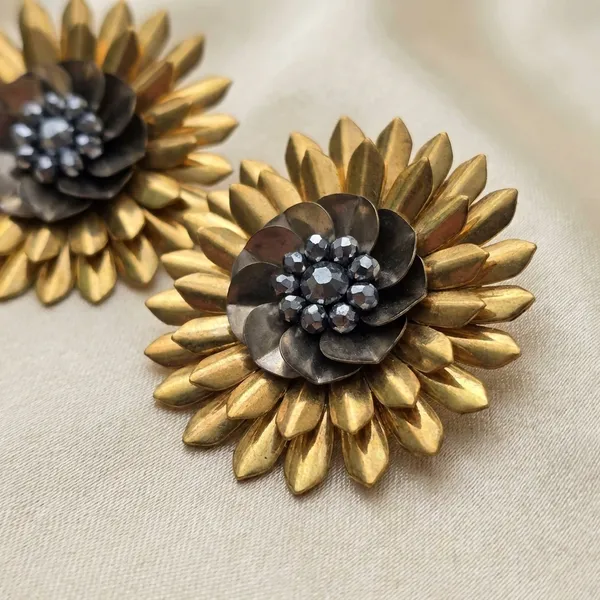Golden_Sunflower_Stud_Earrings_With_Dark_Center