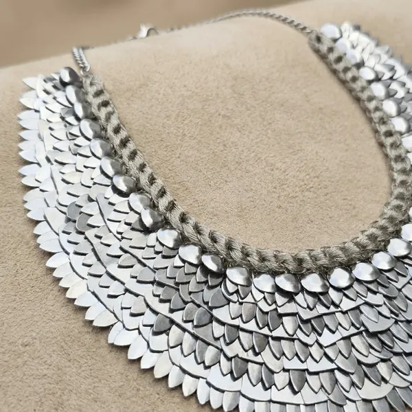 White_Metallic_Disc_Statement_Necklace
