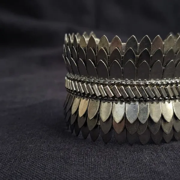 Metallic_Scale_Feather_Design_Bracelet_-_Silver