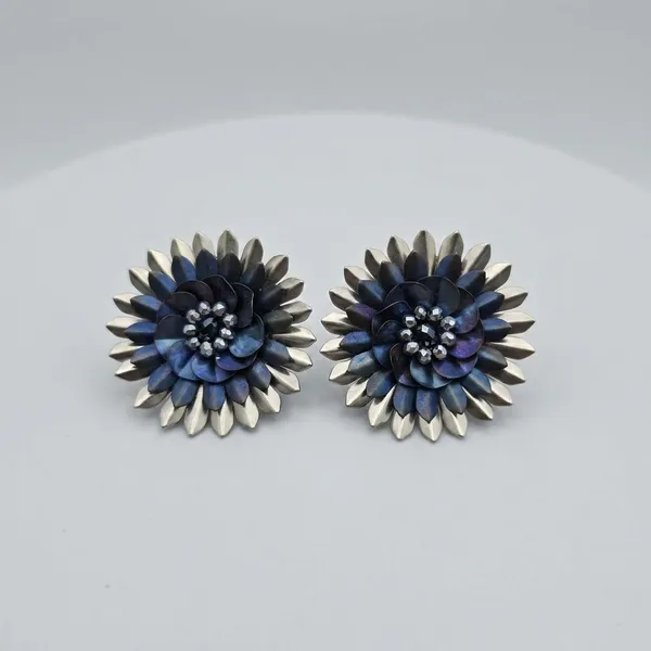 Elegant_Blue_Metallic_Flower_Stud_Earrings