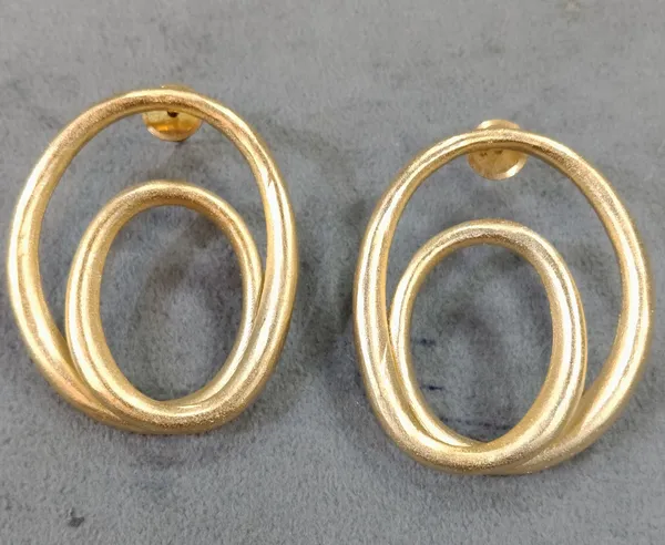 Gold-Toned_Double_Oval_Hoop_Stud_Earrings