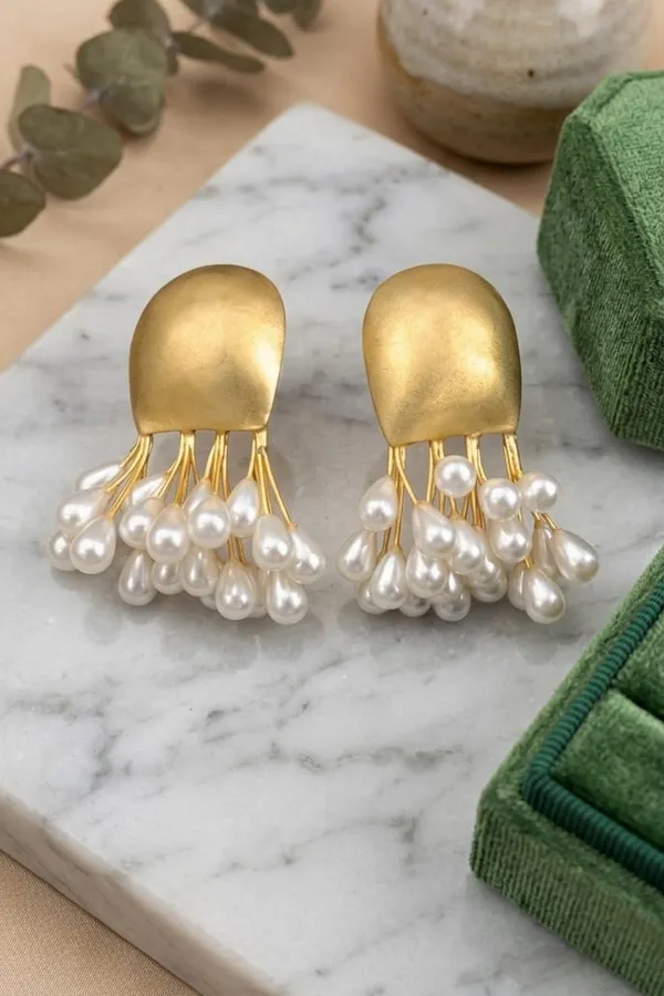 Elegant_Gold-Tone_Jellyfish_Earrings_With_Pearl_Drops