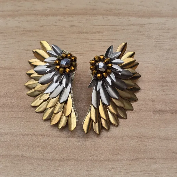 Multi-Tone_Layered_Wing_Stud_Earrings_With_Crystal_Accents
